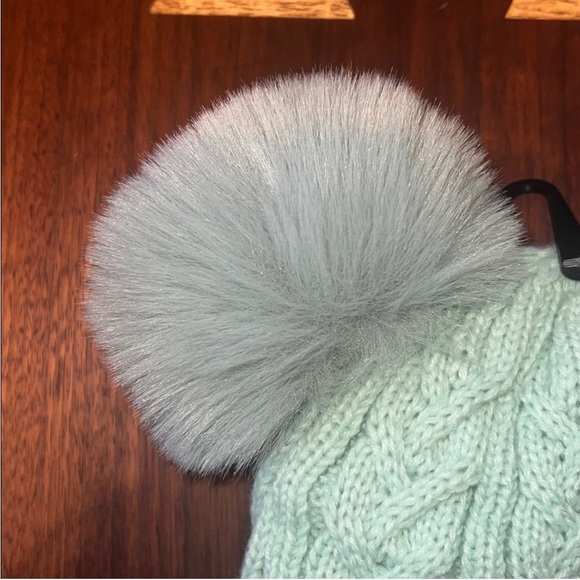 UGG Women’s Winter Hat - Picture 3 of 5